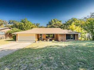 300 Shoreline Dr, Azle, TX 76020