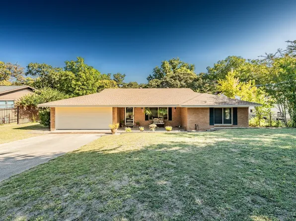 300 Shoreline Dr, Azle, TX 76020