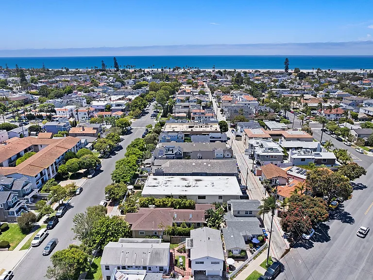 E Avenue - Coronado — Photo 61