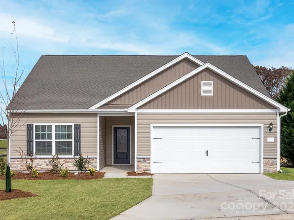 3459 Robindale Dr, Winston Salem, NC 27107