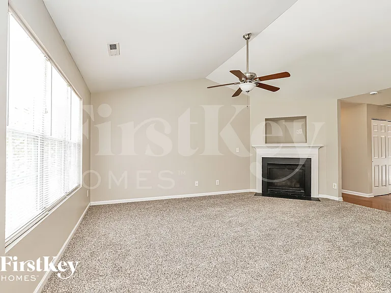136 Rockbridge Ct — Photo 4
