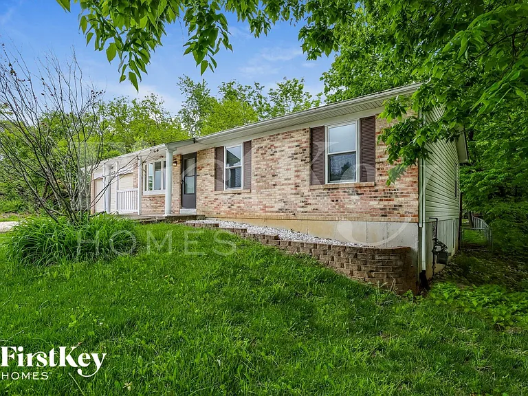 307 W Sunny Hill Blvd — Photo 2