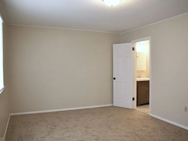 613 Mallard Rd — Photo 8