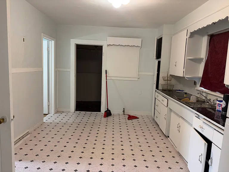 1513 S Livingston St — Photo 21