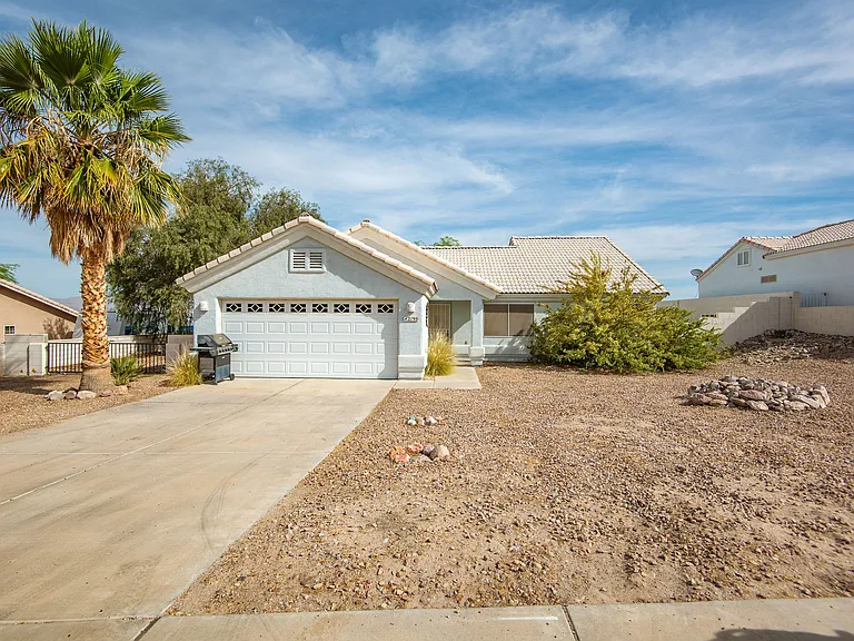 2195 E Emerald River Way — Photo 2