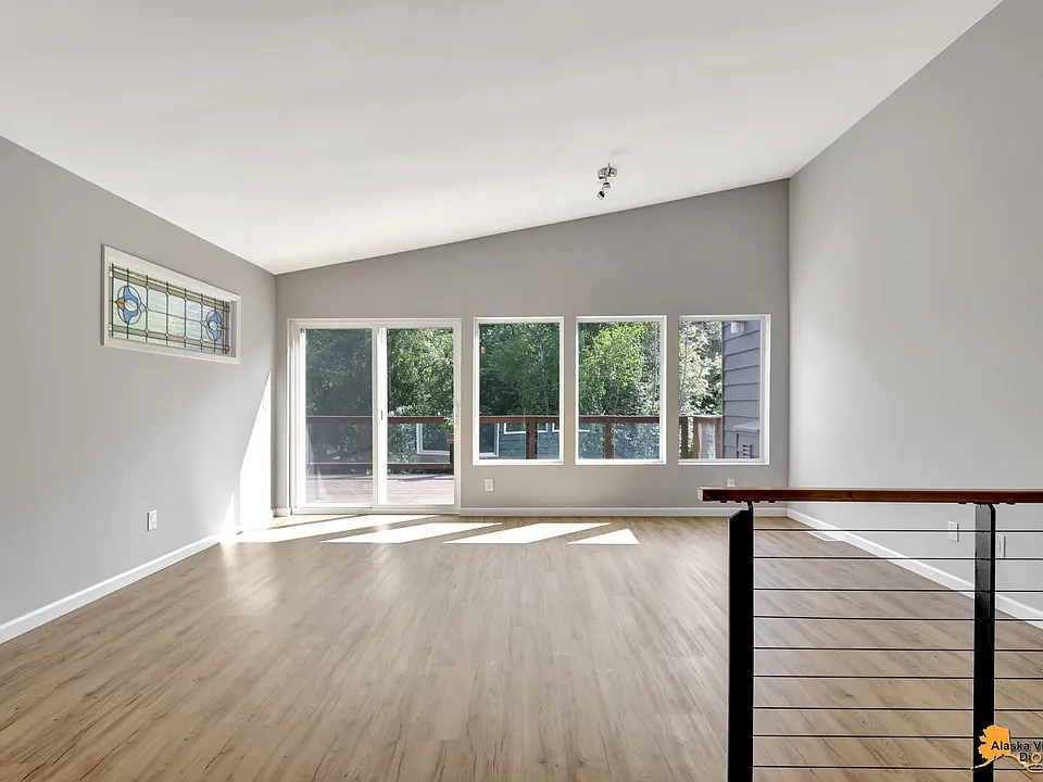 2551 Lahonda Dr