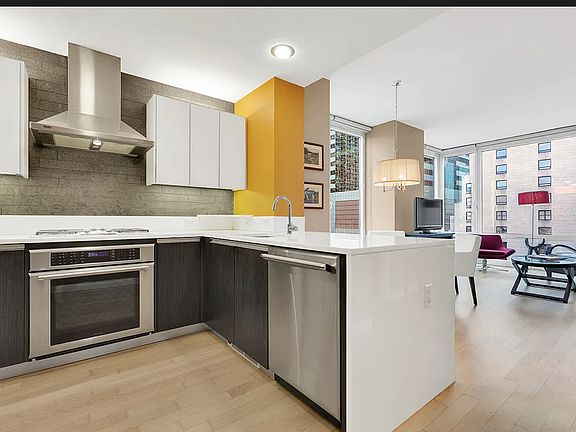 4th image of 247 W 46th St APT 1406