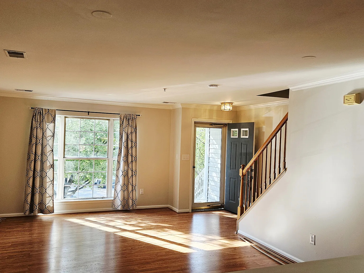 2 bed, 2.5 bath, 1204 sqft, $2,500 — Photo 2