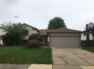 38830 Sutton Dr, Sterling Heights, MI 48310