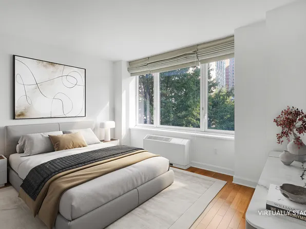 80 Riverside Boulevard image 3 of 16