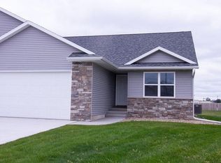 554 Lincoln Dr #&-560, Center Pt, IA 52213