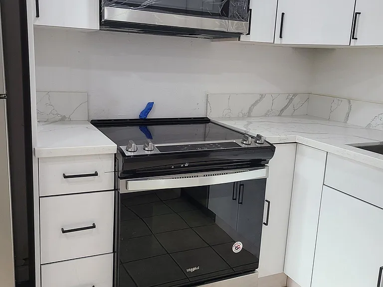 1817 E Grand Ave #16 — Photo 6