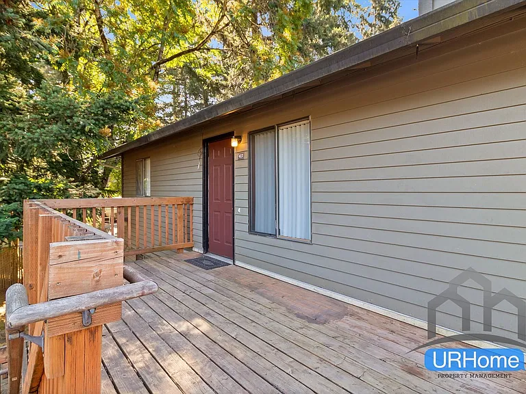 400 SE 169th Ave — Photo 2