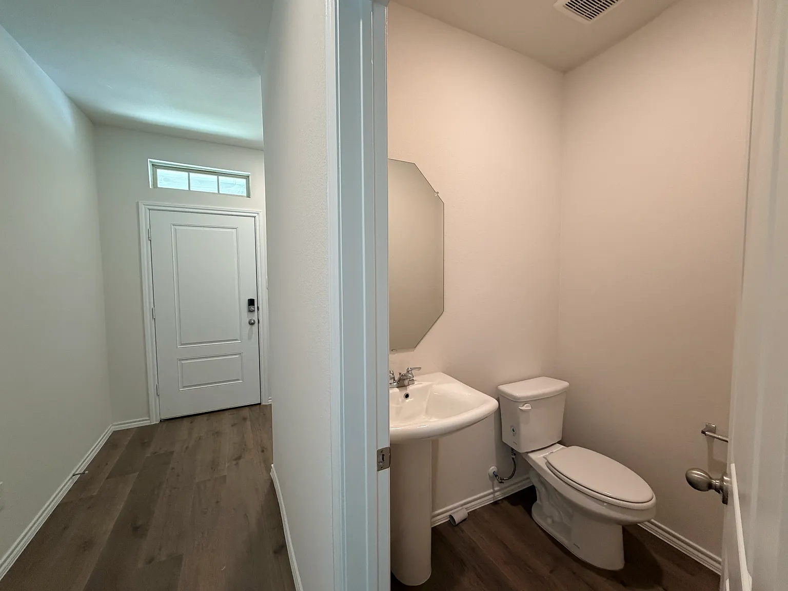 4 bed, 2.5 bath, 2129 sqft, $2,350 — Photo 4