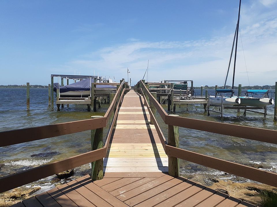 Boat dock with a fishing pier at the end