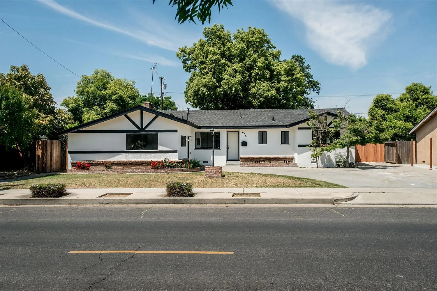 605 N Eaton Ave photo 1