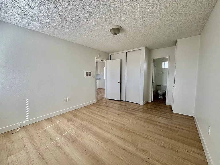 1401 W 169th St #21 — Photo 4