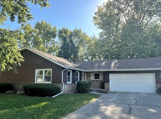 1246 Springdale Dr, Rochelle, IL 61068