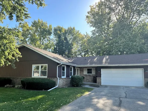 1246 Springdale Dr, Rochelle, IL 61068
