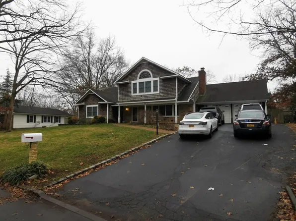 26 Sedgewick Ln, Stony Brook, NY 11790