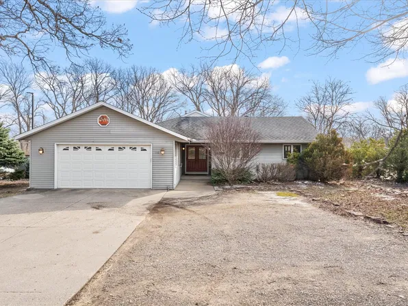 110 S Lombard St, Mahomet, IL 61853