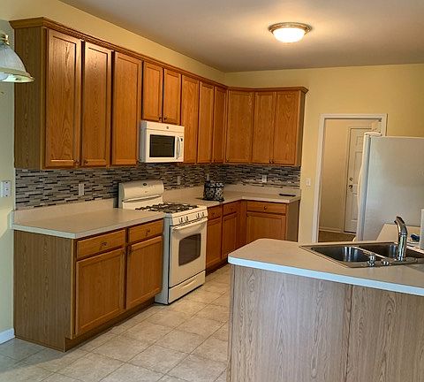 4th image of 1092 Flagstone Dr