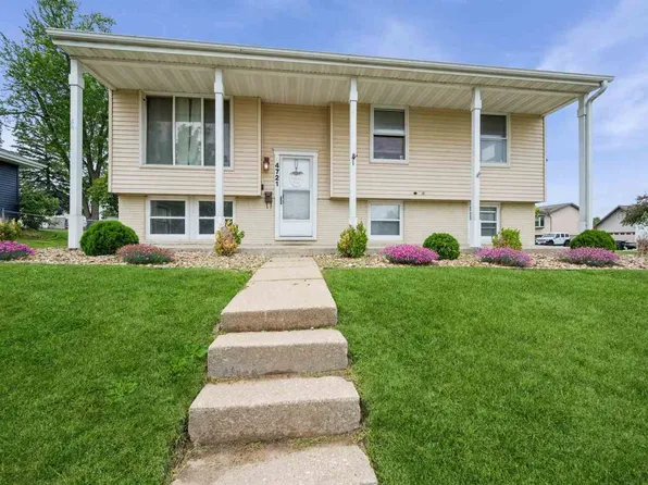 4721 Pineview Dr NE, Cedar Rapids, IA 52402