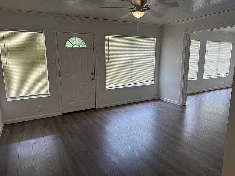5902 Wales St — Photo 3