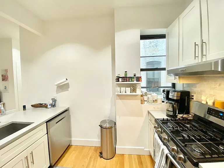 169 15th St #3B — Photo 9