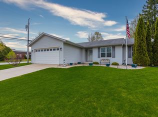 805 Mallinger Dr, Port Washington, WI 53074