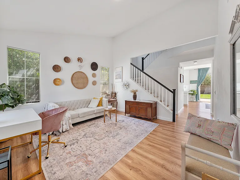 565 Alderbery Ln — Photo 4