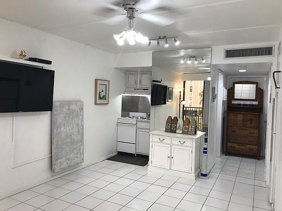2nd image of 110 E Pompano St #507