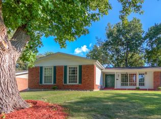 3070 Long Champs Dr, Florissant, MO 63033