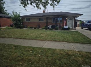 30541 Iroquois Dr, Warren, MI 48088