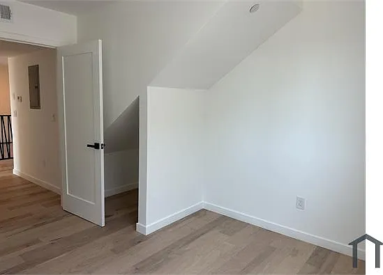 2681 Roseview Ave — Photo 11