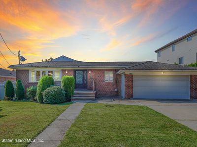 702 W Fingerboard Rd, Staten Island, NY, 10305