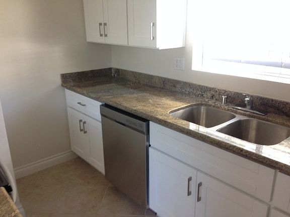4th image of 1339 Barry Ave #Townhouse