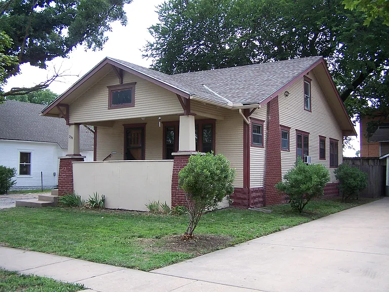 239 S Greenwood St — Photo 2