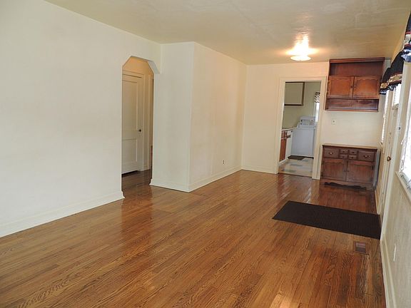3rd image of 1422 W 42nd St