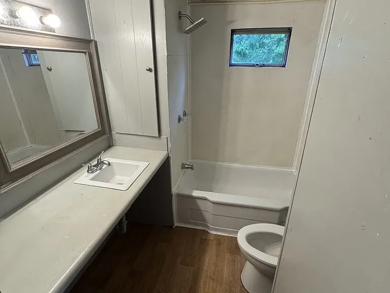 1945 S Schuyler Ave #7 — Photo 1