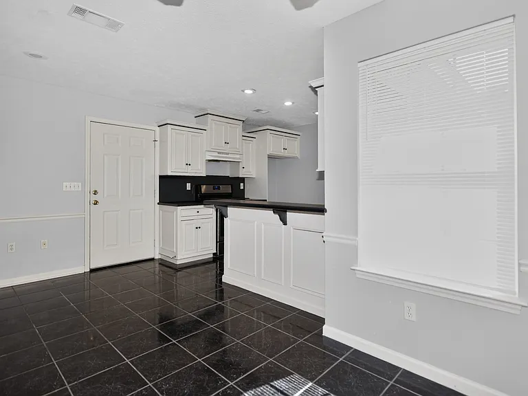 2205 Landover Trl — Photo 12
