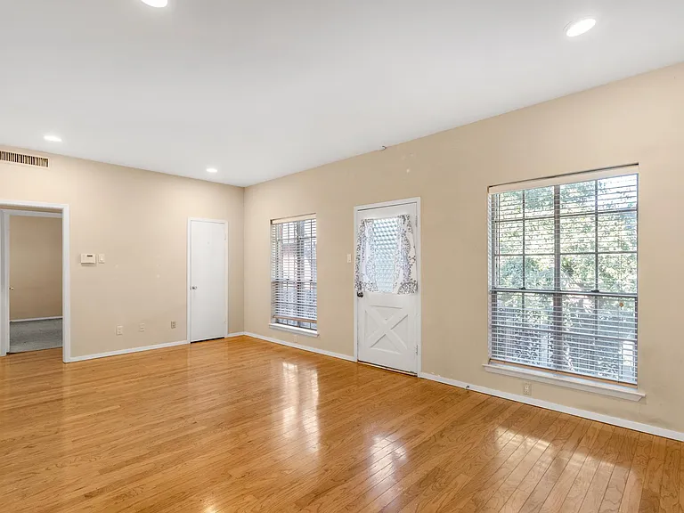 6011 E University Blvd #247 — Photo 5