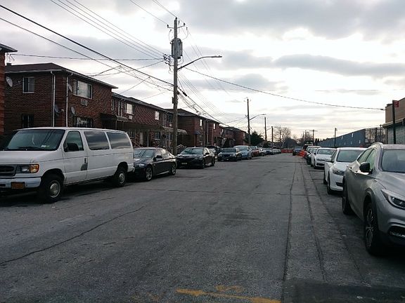 4th image of 621 E 102nd St