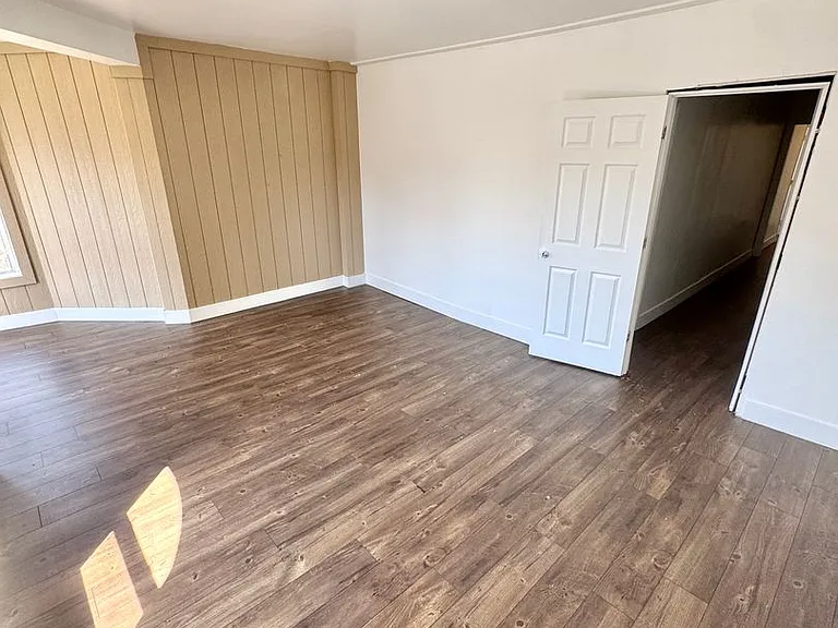 535 W Tilghman St — Photo 15