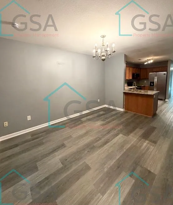 4 bed, 2.5 bath, $1,700 — Photo 1