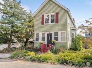 6 Peck Ave, Merrick, NY 11566