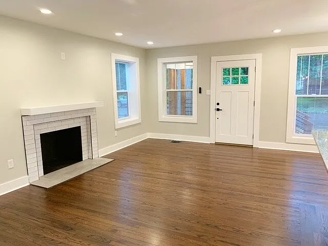 4 bed, 4.0 bath, 1600 sqft, $2,995 — Photo 2