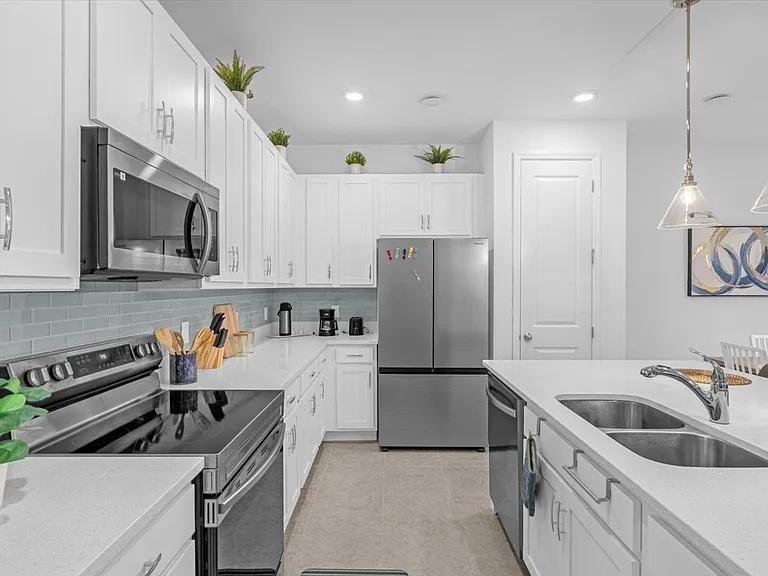 Longboat Dr — Photo 10