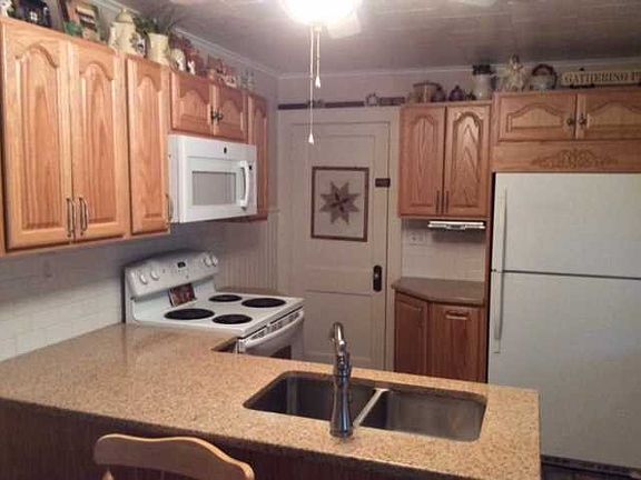 4th image of 627 Violet Ave