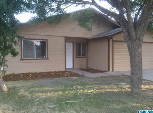 12381 Twin Peaks Ave, Orosi, CA 93647